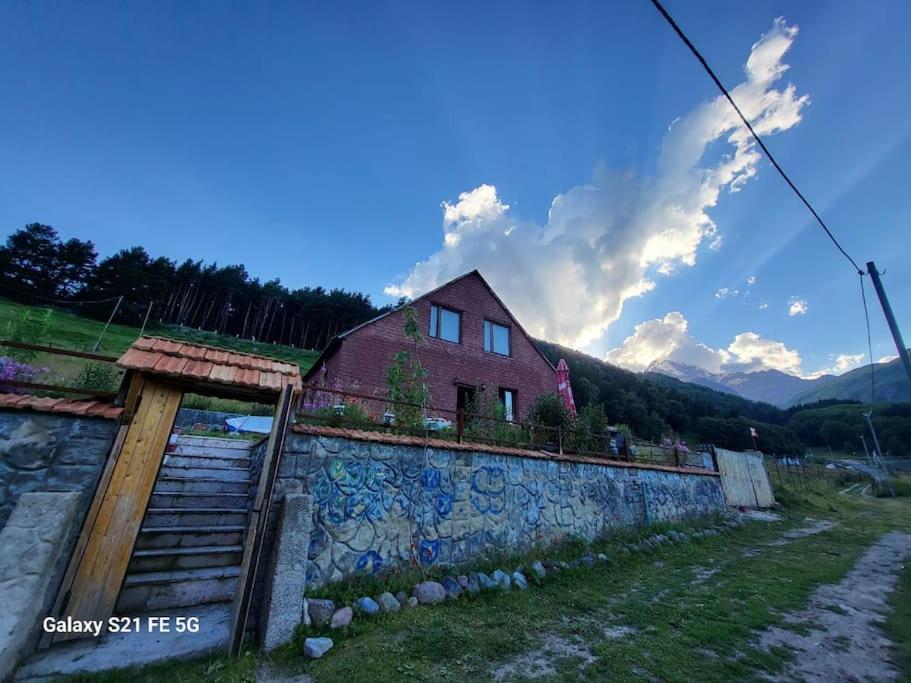 Peak House Stepantsminda Exterior foto