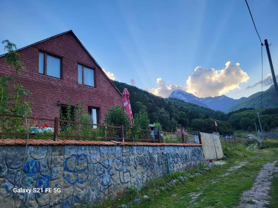 Peak House Stepantsminda Exterior foto